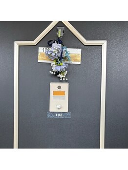 ル ボヌール 伊那店(le bonheur)/青いお花が目印です。