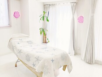 アイラッシュサロン フルール(eyelash salon FLEUR)の写真/大人の隠れ家プライベートサロン☆周りを気にせずゆっくりおくつろぎいただけます♪お仕事帰りにもオススメ