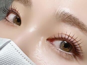 まつげエクステサロン リュケリ(Lykkelig)の写真/トレンドのモテ可愛いくるんと目元を定着！あなたの魅力を最大限に引き出すオーダーメイドなラッシュリフト