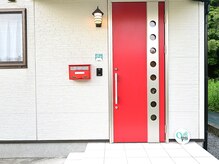 キュープ 鹿児島伊集院店(Qpu)/赤い扉が目印です
