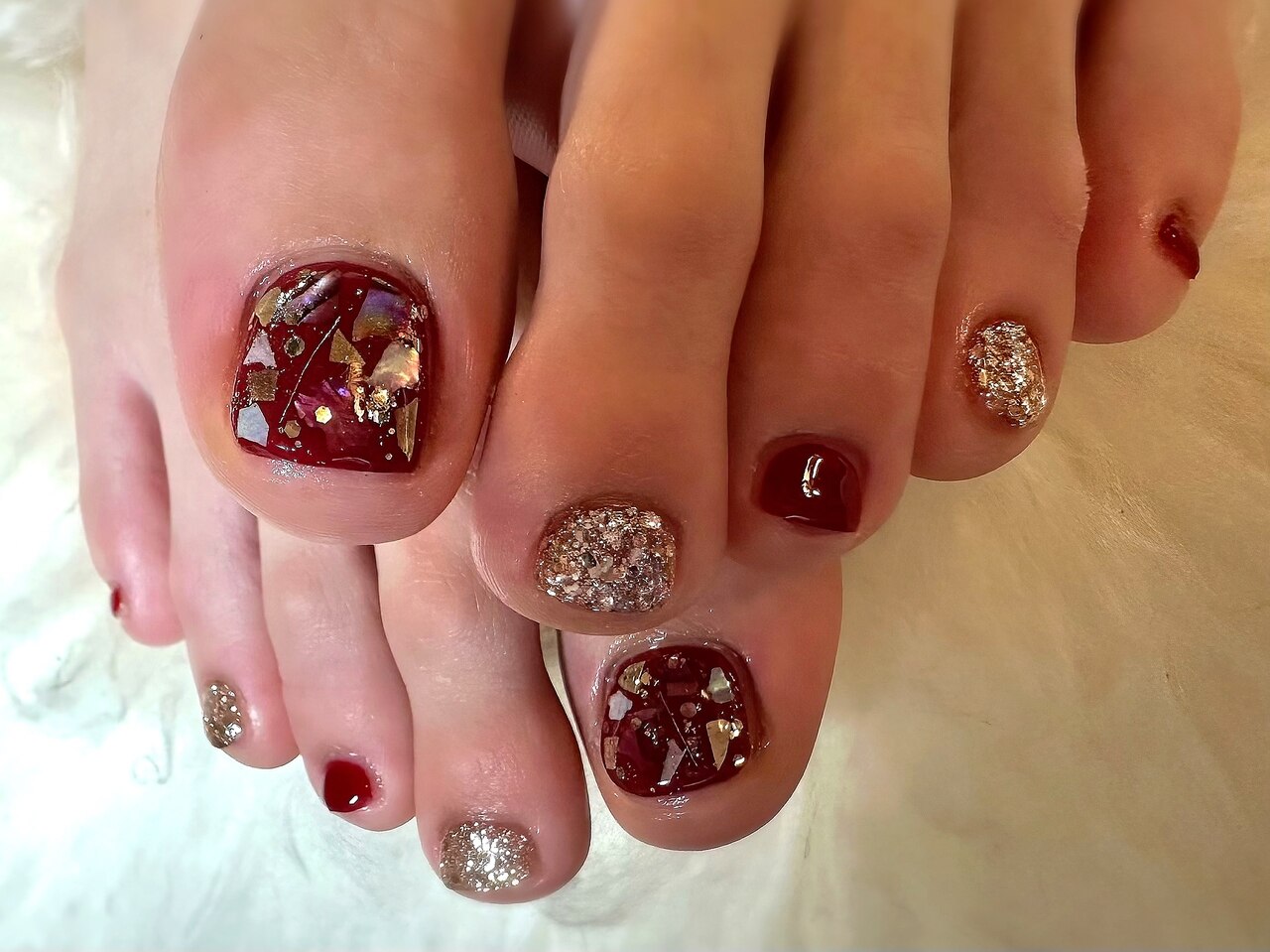 フットネイルチップ ボルドー シェル ニュアンス 大理石 金箔 2025年秋