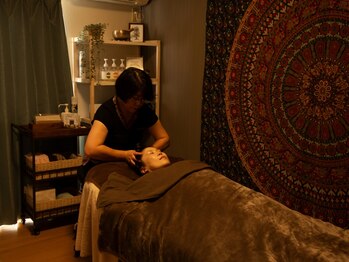 シャラナム(Sharanam)/施術中は間接照明のみ