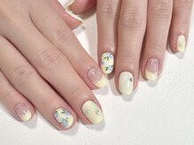 アンベリール(embellir)/バターイエロー×小花柄ネイル