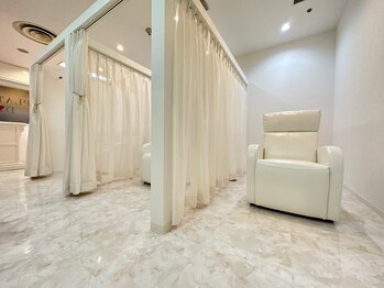 プラチナムドール 天王寺店(PLATINUMDOLL)/個室の施術台になります!