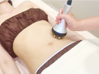 ビューティズムラウンジ 本郷三丁目店(Beautism Lounge)の写真/キャビ、ラジオ波、マグ…豊富な機械でお悩みに特化した施術を受けられます◎女性に嬉しいよもぎ蒸しも！