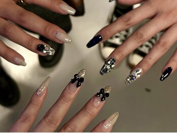 ミニュイネイルバイゼン(minuit nail by Zen)の写真/トレンドを詰め込んだ最旬キラキラネイル◇＊再現率の高さに感動…♪つけ放題メニューで自分流の手元に☆