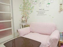 ピンクを基調とした清潔感のある隠れ家的な居心地のよい空間☆