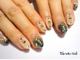 ダークグリーン