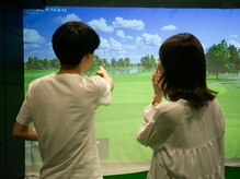 ワイズゴルフラボ(Y's GOLF LAB)の雰囲気（全打席最高性能弾道測定器『TRACKMAN４』導入！）