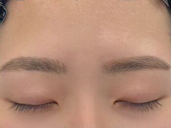 ヘキサ 千葉店(HEXA)の写真/＜美眉スタイリング（間引き、カット付）+眉毛メイク ¥6900→¥5500＞眉毛を整え、美しい眉に♪
