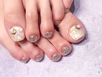 ネイルアンドアイラッシュ シシュ 高槻店(nail&eyelash SyiSyu)の写真/プロの技術で圧倒的な持ちのフットネイル♪