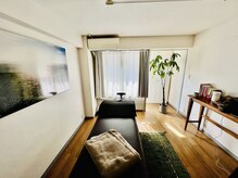次世代整体カラダナオル 目黒駅前本店の雰囲気（ドライヘッドスパとしては珍しくベッドで横たわりながらの施術。）