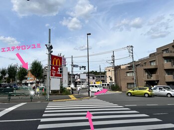 ユミ 町田鶴川店/交差点でマクドナルドの看板