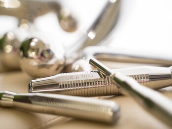 小顔矯正専門シンメトリー 亀戸店/シンメトリーの独自スティック！