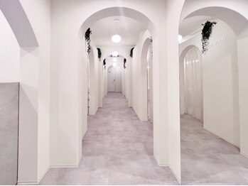 ウィ 高崎(Oui)の写真/お客様１人１人に合ったお目元に合わせてご提案☆おしゃれな空間でゆったりお過ごしいただけます♪