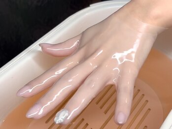 サロン エフ(salon f)の写真/【これからの美爪作り&手全体のケア】ぷるんと保湿◎丁寧なケアで理想の健康的な爪&手に導きます★