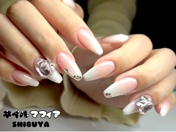 ネイルマフィア 渋谷(NAIL MAFIA)の写真/≪洗練されたシンプル可愛いデザインがいっぱい≫シンプルだけど存在感があるデザインで指先を彩る♪