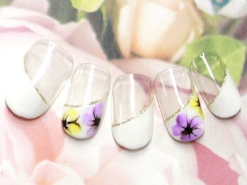 オハナレイ LEALEA FITNESS&SPA 東戸塚店内/贅沢手で描くフラワーネイル