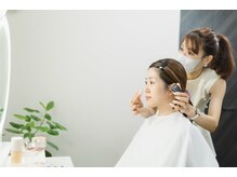 アカヌケ屋(akanuke屋)の雰囲気（色以外のツヤ/マットや質感、カバー力の強弱や眉なども徹底分析）