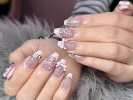 ガーリーピンクの花見ネイル