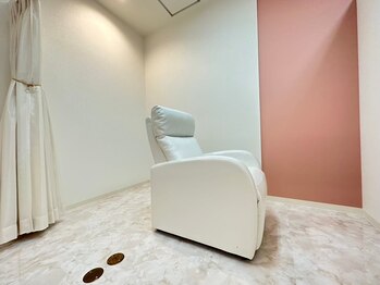 プラチナムドール 天王寺店(PLATINUMDOLL)/個室の施術台になります!