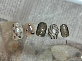 個性派チークネイル