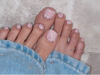 サンミーゴネイル 神戸店(Sunmego Nail)の写真/流行りのレースネイルとミニリボンパーツで彩る、うるツヤピンクのフットネイル♪