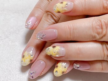 サロン ド エトワール(Salon de Etoile)/上品ひまわりネイル