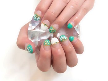 ココロバ ネイルアンドビューティーサロン(COCOLOBA)/鮮やかグリーンフレンチ♪