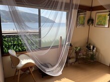 ヘブンリー バイ ザ シー(Heavenly by the sea)の雰囲気（海が見える自然に囲まれたプライベートサロンです。）
