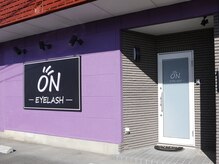 オン アイラッシュ(ON EYELASH)/紫の外観が目印です♪