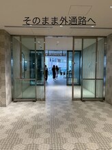 ミピマム 横浜駅前店/横浜駅西口～サロン 順路ご案内3