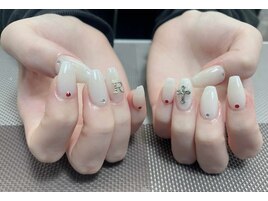 ホワイトグラデ×メタルパーツ