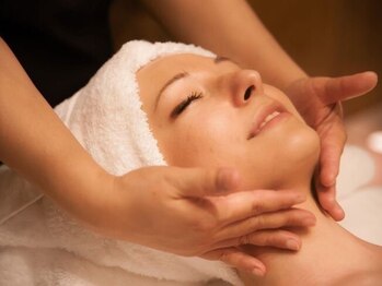 ピュレイ(Puray)の写真/【大人女性に人気！】プラチナピールで艶肌へ★自信に満ちた素肌を目指すあなたにぴったりのエステです！