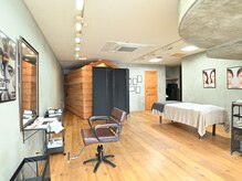 ミオワックス(MIOWAX)の雰囲気（広い店内でゆっくりおくつろぎいただけます）