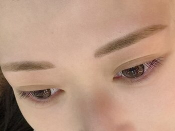 スリーライオン(threeLion)の写真/【垢抜け感UP！】眉のお手入れのやり方が分からない/自信がない方に◎お顔の印象がガラッと変わります。