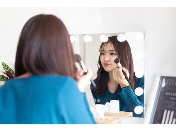 アイ ウィズ(eye W/)/ドレッサーでメイク直しも！