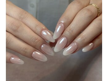 グレイス ネイル(Grace nail)の写真/オフィス映え確実の長年に人気なデザイン！上品なグラデーションとミラーパウダーを添える日常ネイル★
