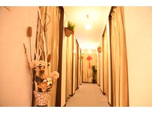 広々した贅沢な空間で落ち着いて施術を受けられる♪都会の雑踏から逃れて一人だけの空間を◎