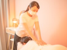 オイルを使わずに、じんわりと全身の張りやコリを和らげます