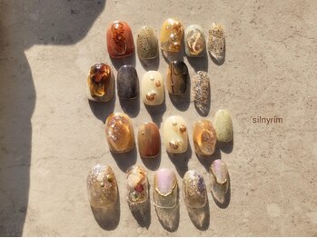 シルニー リム(Silny rim)/アシンメトリーニュアンスネイル