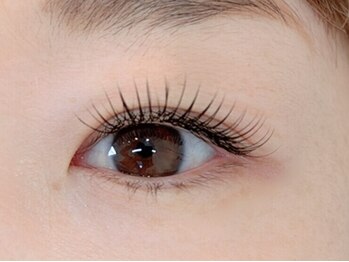 ヒビ(hibi)の写真/【次世代まつエク☆デザインキープラッシュが人気！】ボリュームと持続を両立！少ない自まつげでも濃密に♪