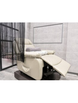 ネイル・アイメニューの同時施術が可能