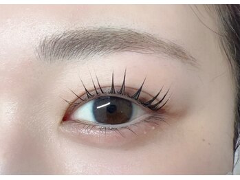 メル(mel.)の写真/専用の接着剤とLEDライトで光を照射し硬化する事で今までにない持続力と美しい仕上がりを維持出来る!