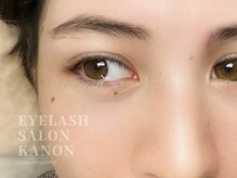 抜け感を作って余裕のあるアイブロウに