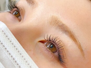 プリル ネイルアンドアイラッシュ 御幸ヶ原店(Puril NAIL&EYELASHES)の写真/超軽量×持続力◎【フラットラッシュ】柔らかい付け心地で自まつげへ負担なくボリュームUP！印象的な目元に