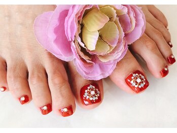 エマーブル 安城本店(aimable)/ビジュー×レッドネイル