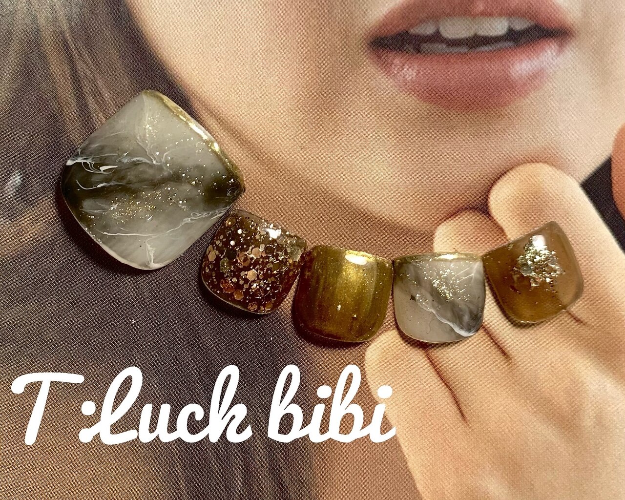 専用❤︎秋色フラワー×グレージュブラウン❤︎チャーム付きシュシュ 専用❤︎秋色フラワー×グレージュブラウン❤︎チャーム付きシュシュ