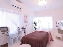 広々とした空間でエステを行います。貸切制