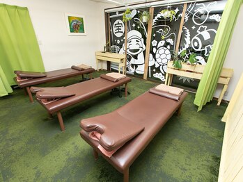 えびす整骨院 南浦和院/施術中は仕切られてリラックス♪